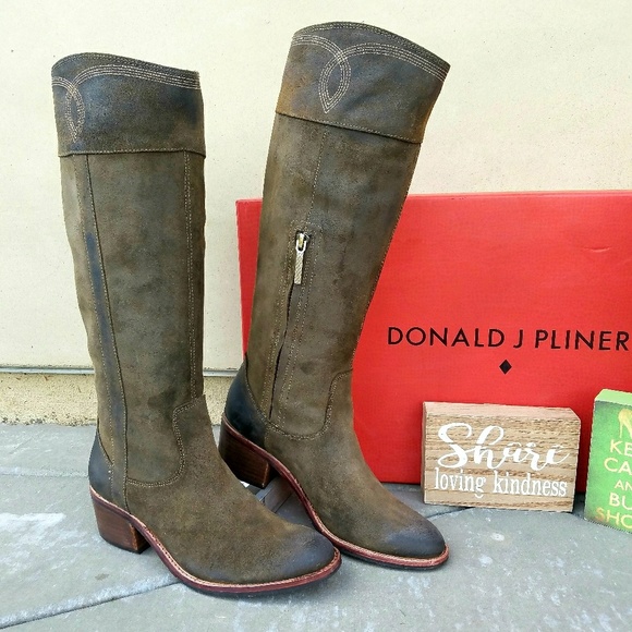 Gorgeous Donald J. Pliner Western Inspired Boots - Picture 2 of 7